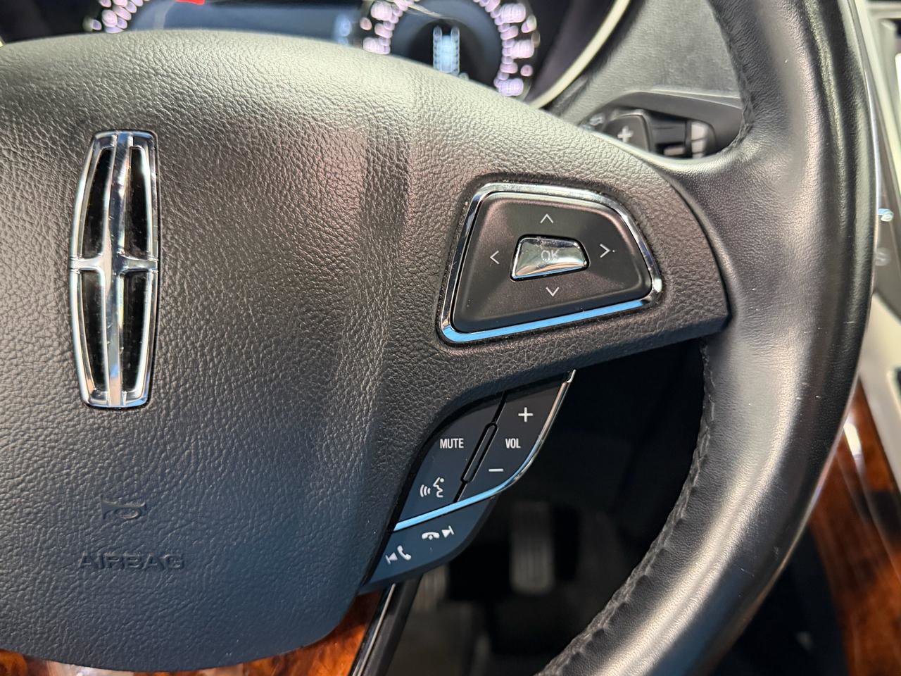 Used 2018 Lincoln MKX Reserve w/ Driver Assistance Package AWD/4WD image 27