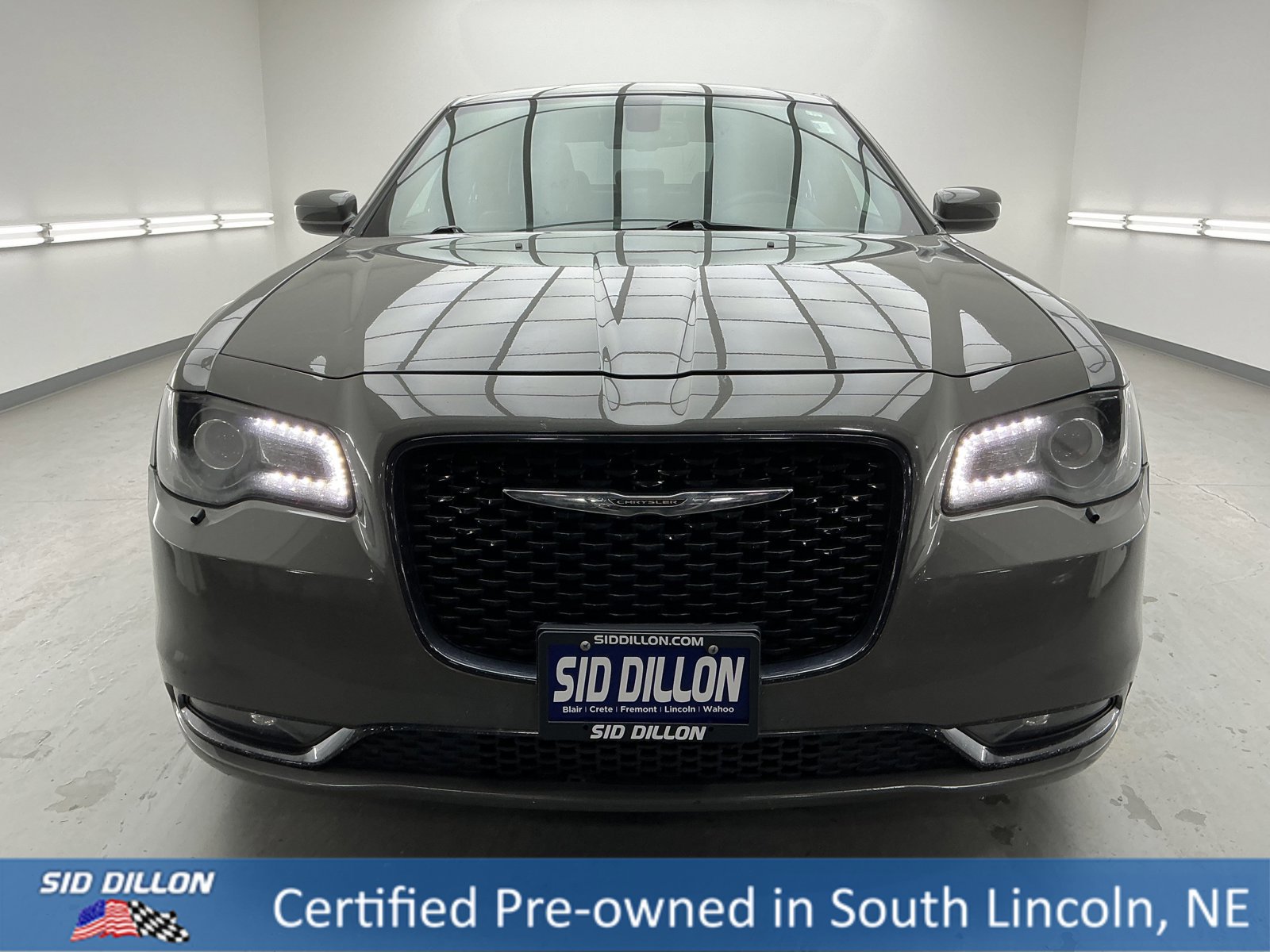 Used 2018 Chrysler 300 S image 2