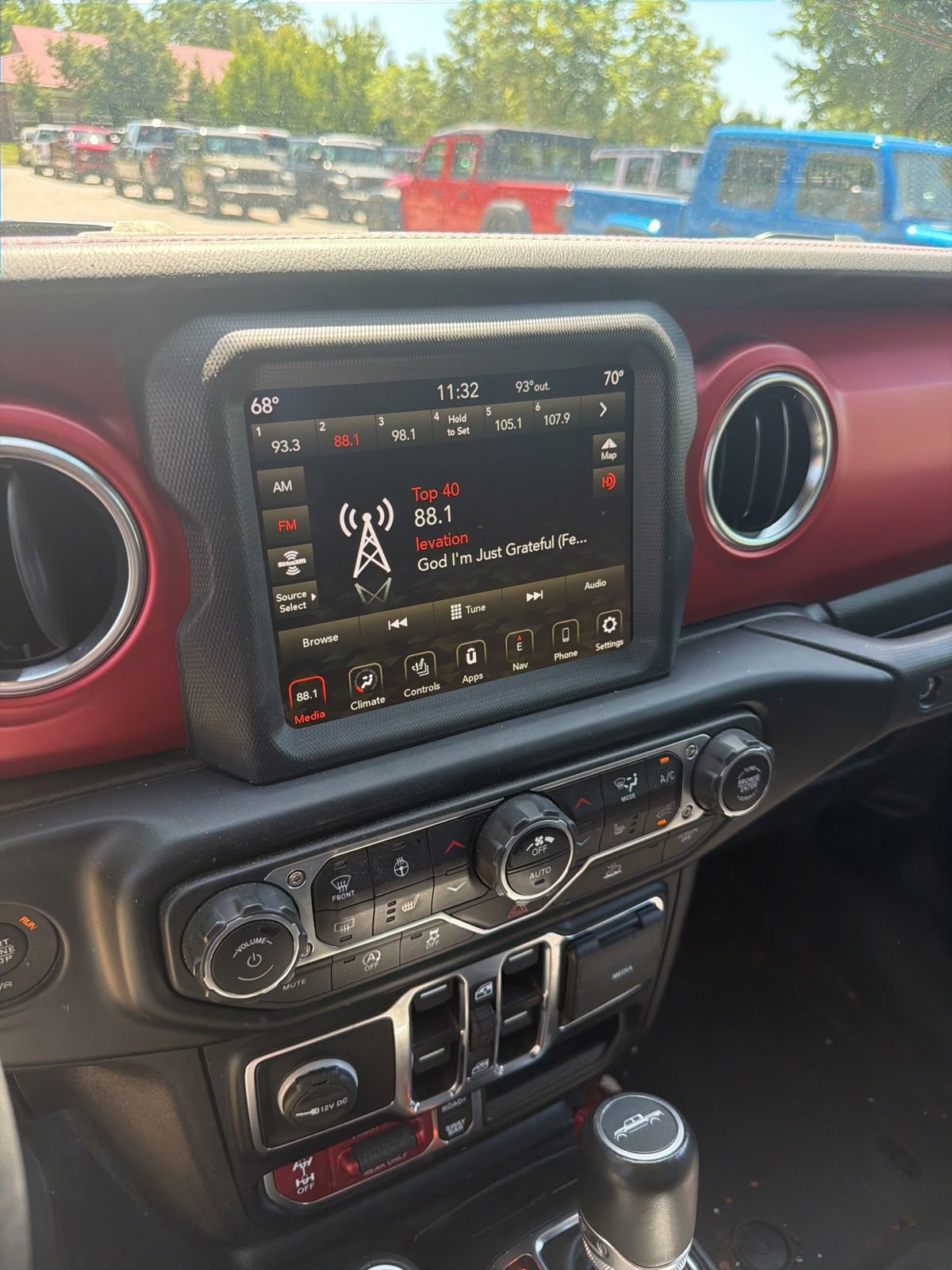 Used 2023 Jeep Gladiator Rubicon w/ LED Lighting Group AWD/4WD image 13