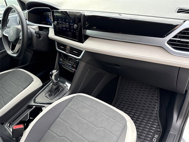 Used 2025 Volkswagen Taos SE image 17