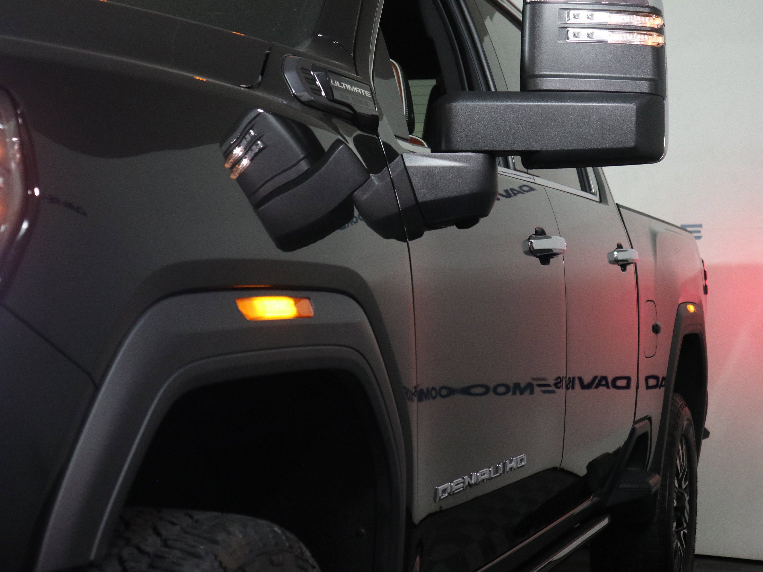 Used 2025 GMC Sierra 2500 Denali Ultimate image 11