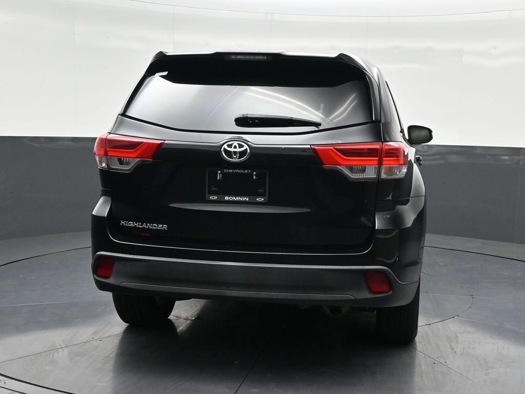 Used 2018 Toyota Highlander LE image 4