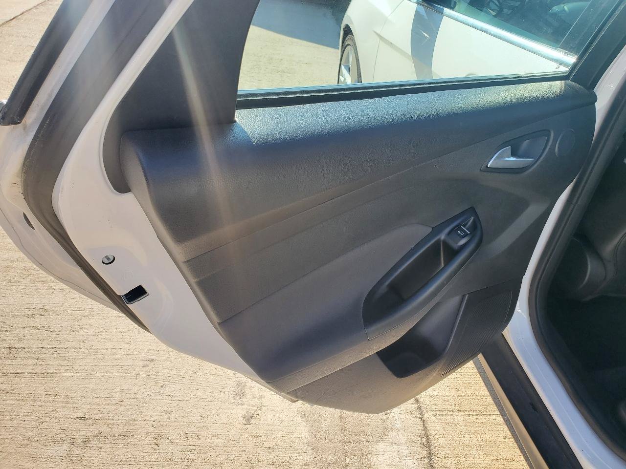 Used 2015 Ford Focus Titanium FWD image 14