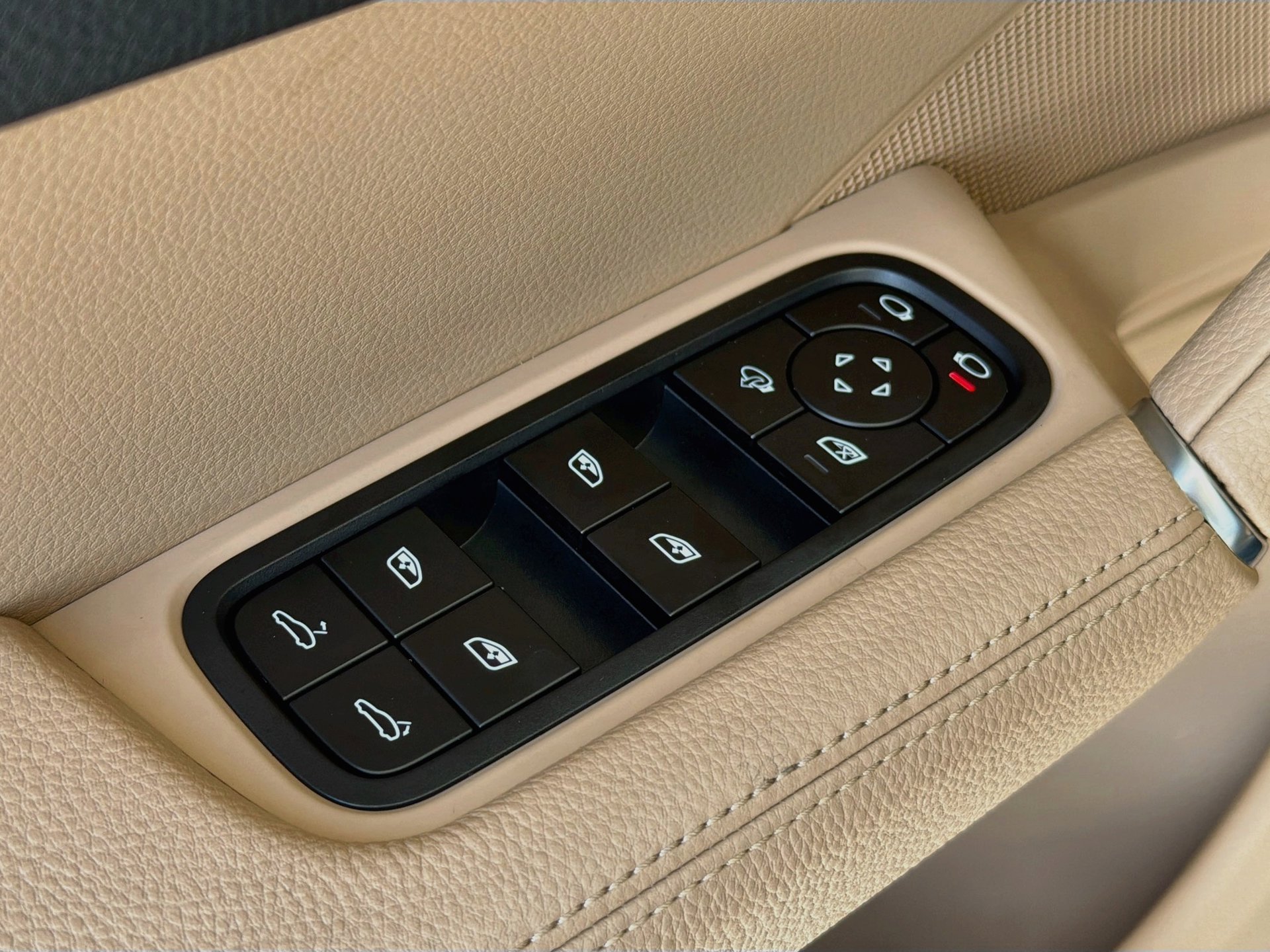 Used 2022 Porsche Cayenne AWD/4WD image 22