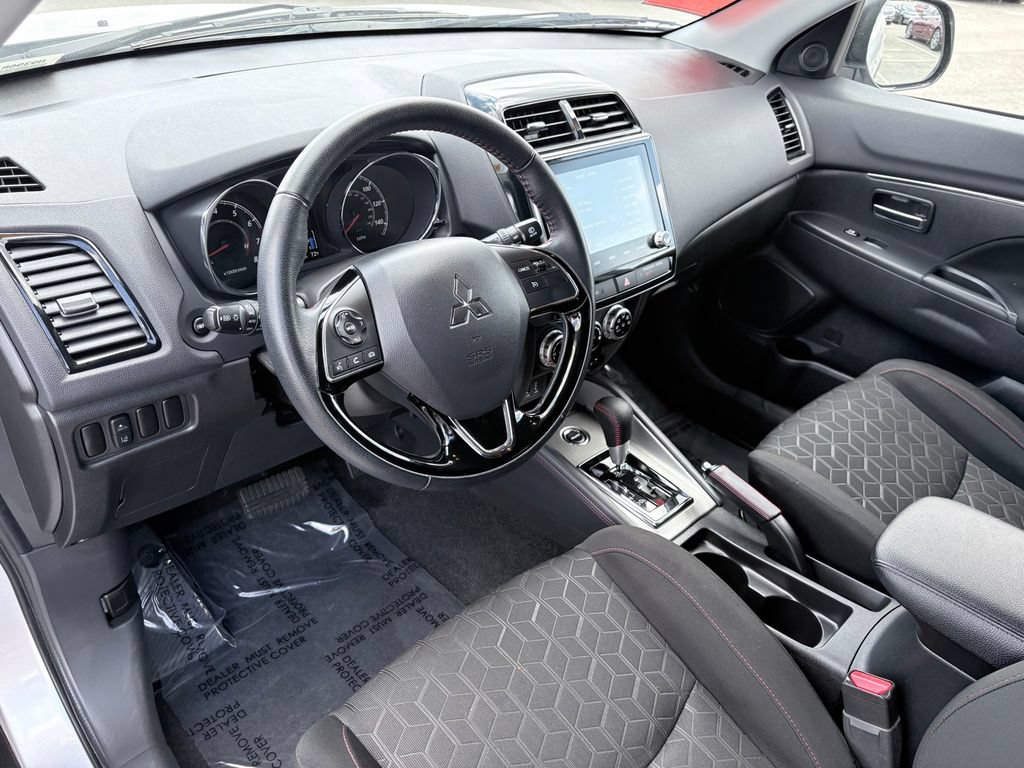 Used 2025 Mitsubishi Outlander Sport LE AWD/4WD image 7