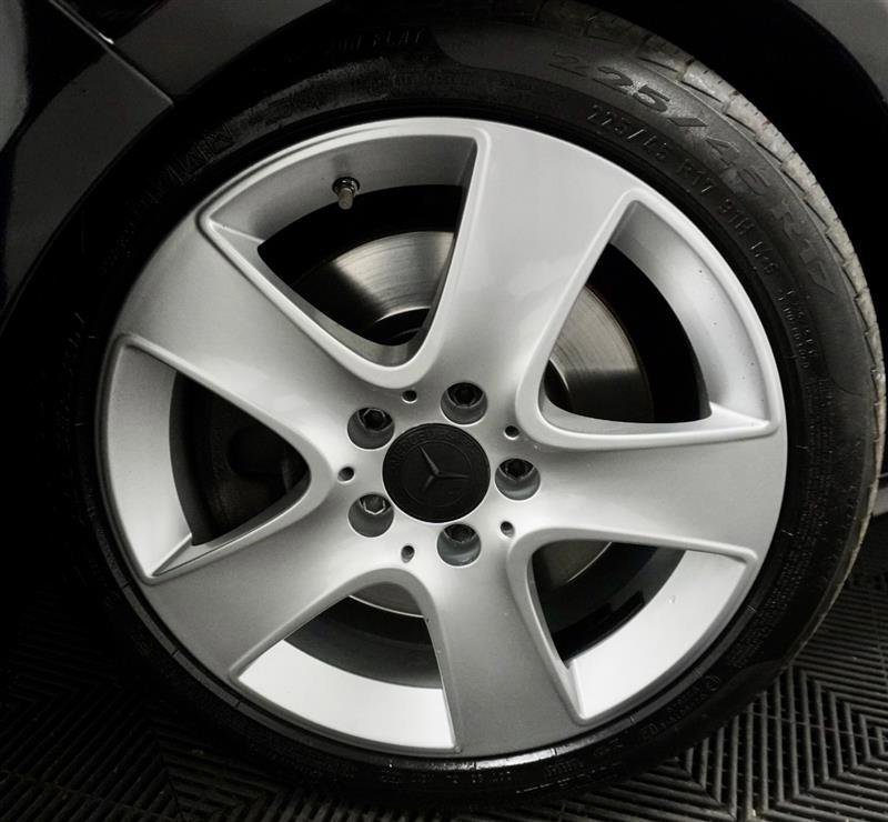 Used 2017 Mercedes-Benz CLA 250 4MATIC image 3