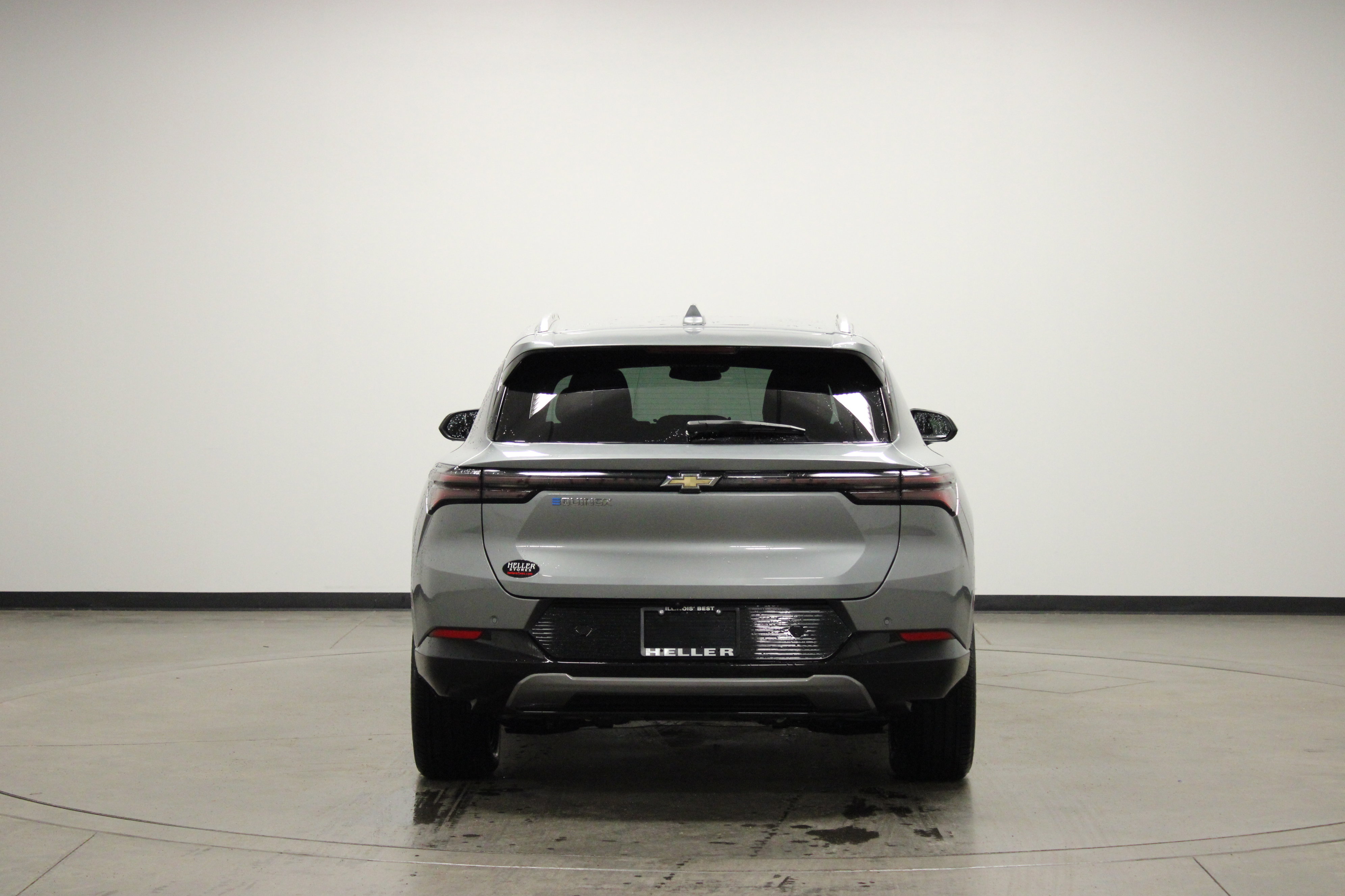 Used 2025 Chevrolet Equinox EV LT w/ Convenience Package image 7