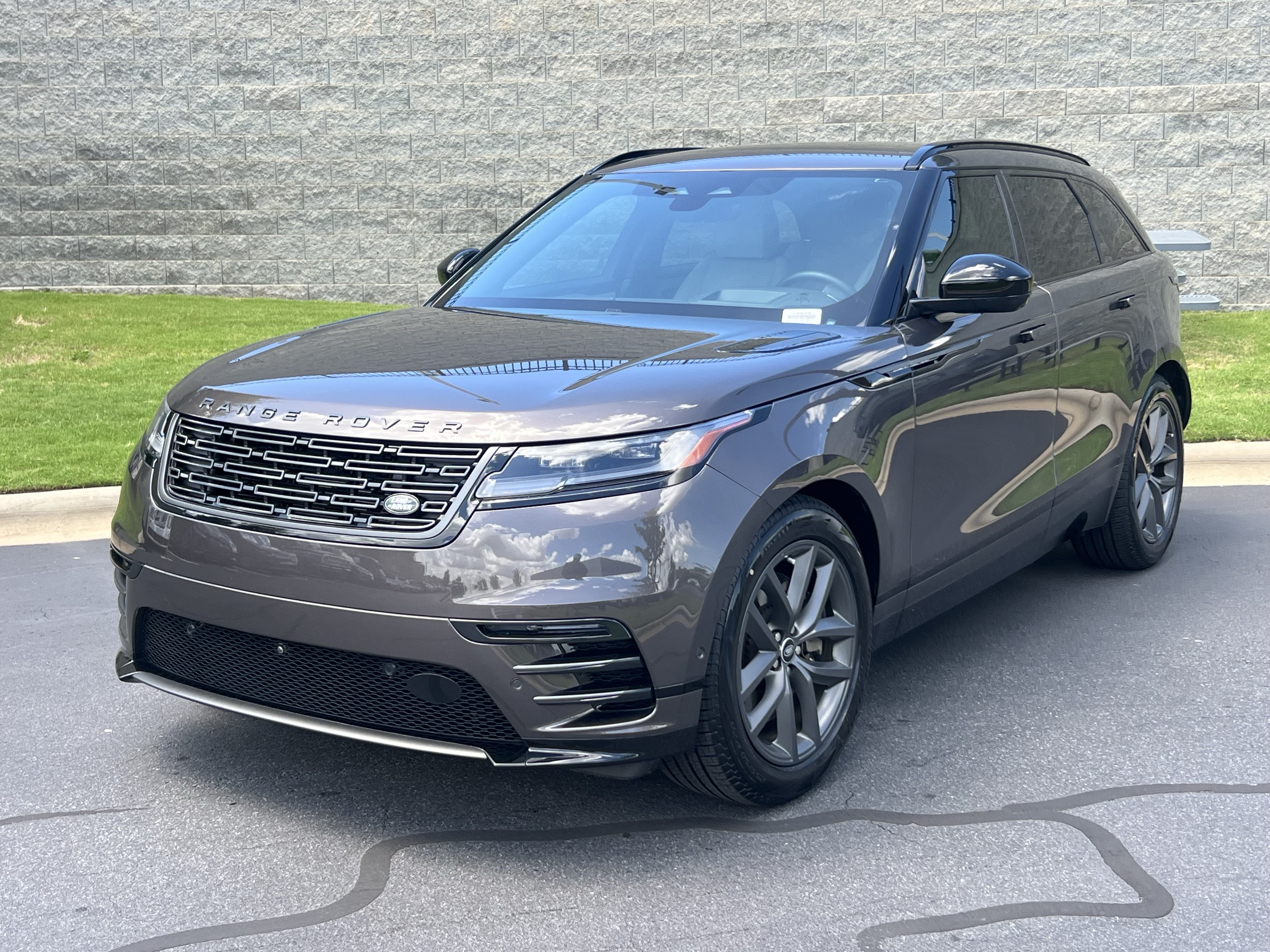 Certified 2026 Land Rover Range Rover Velar Dynamic SE AWD/4WD image 1
