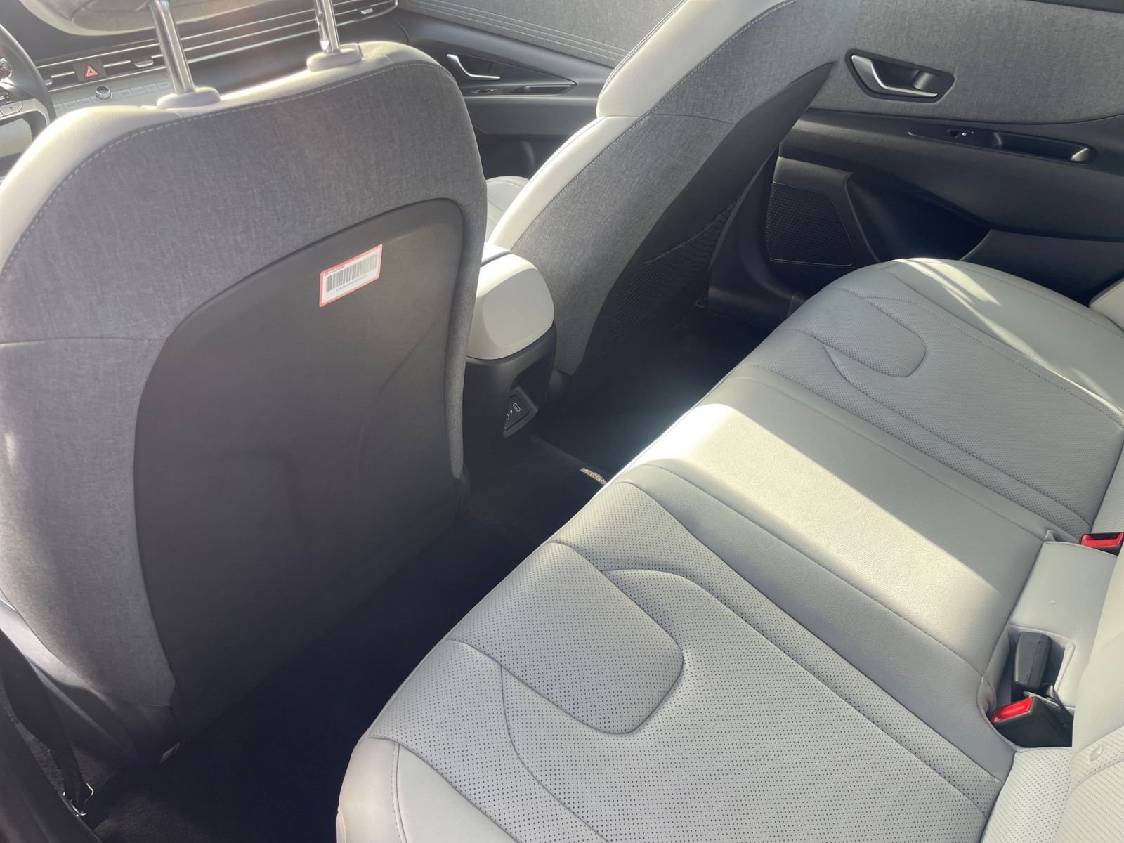 Used 2025 Hyundai Elantra Limited image 24