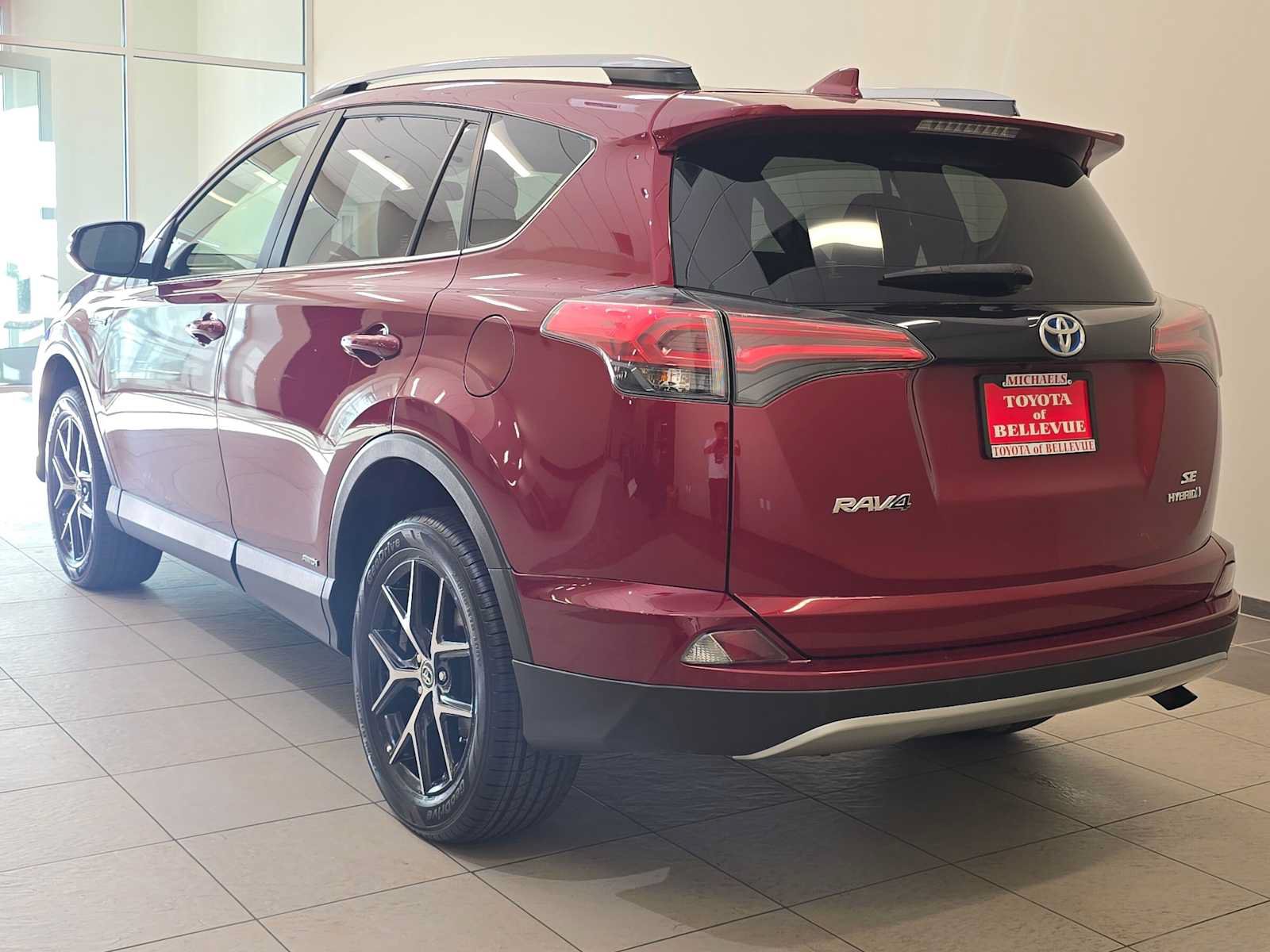Used 2018 Toyota RAV4 SE AWD/4WD image 4