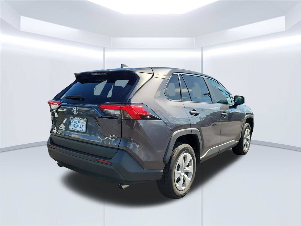 Used 2024 Toyota RAV4 LE AWD/4WD image 5