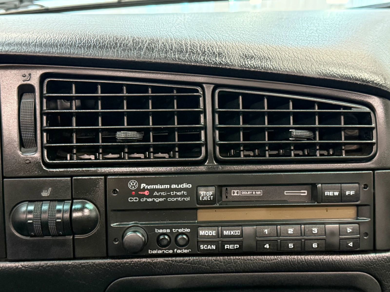 Used 1997 Volkswagen Cabrio Highline image 28