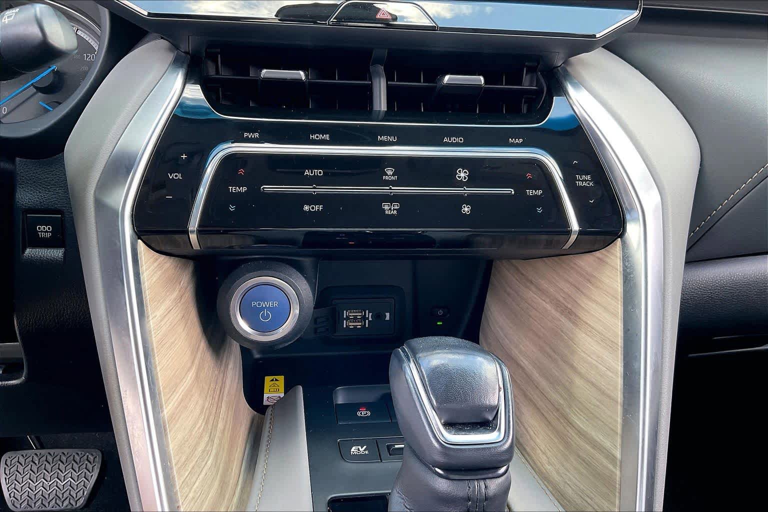 Used 2022 Toyota Venza XLE image 33