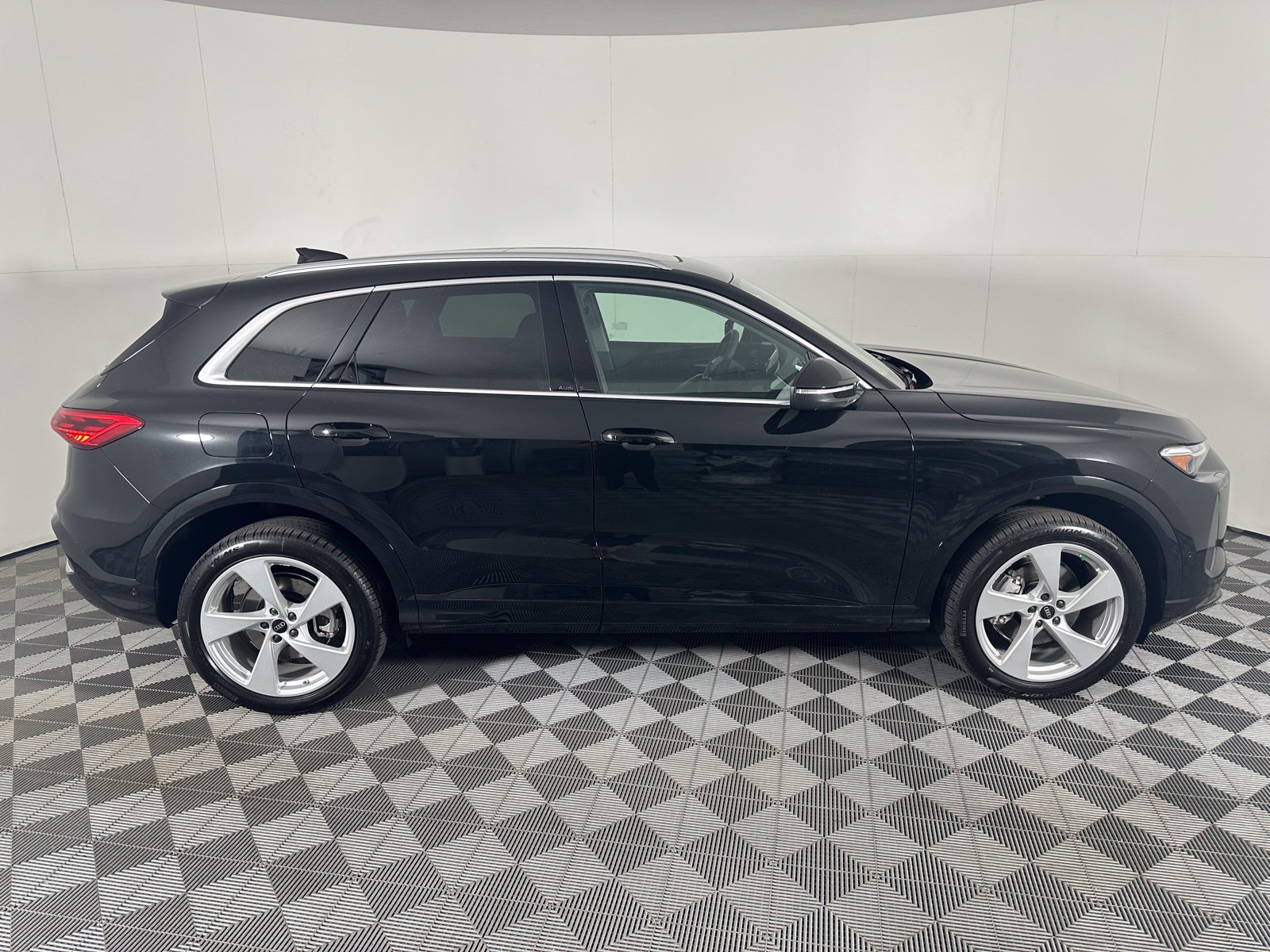 Certified 2025 Audi Q5 Premium w/ Premium Plus AWD/4WD image 8