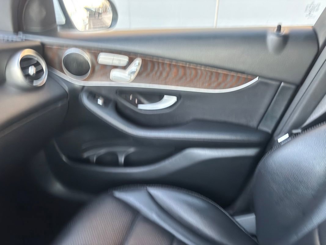 Used 2019 Mercedes-Benz GLC 350e 4MATIC image 32