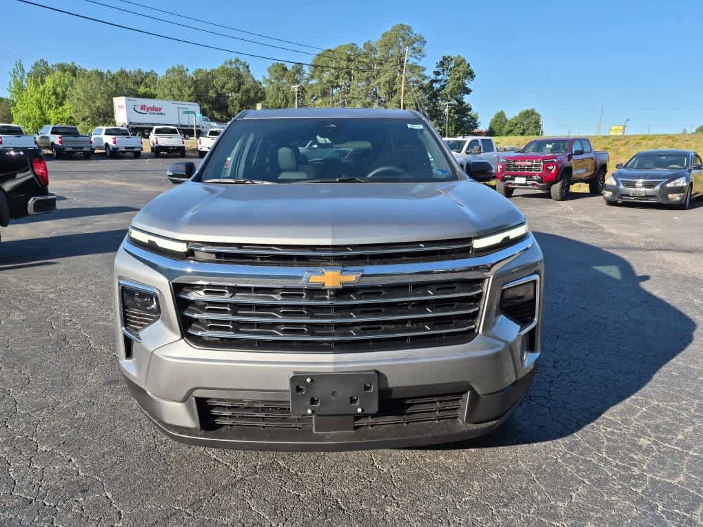 New 2026 Chevrolet Traverse LT w/ Sun and Wheel Package FWD image 2
