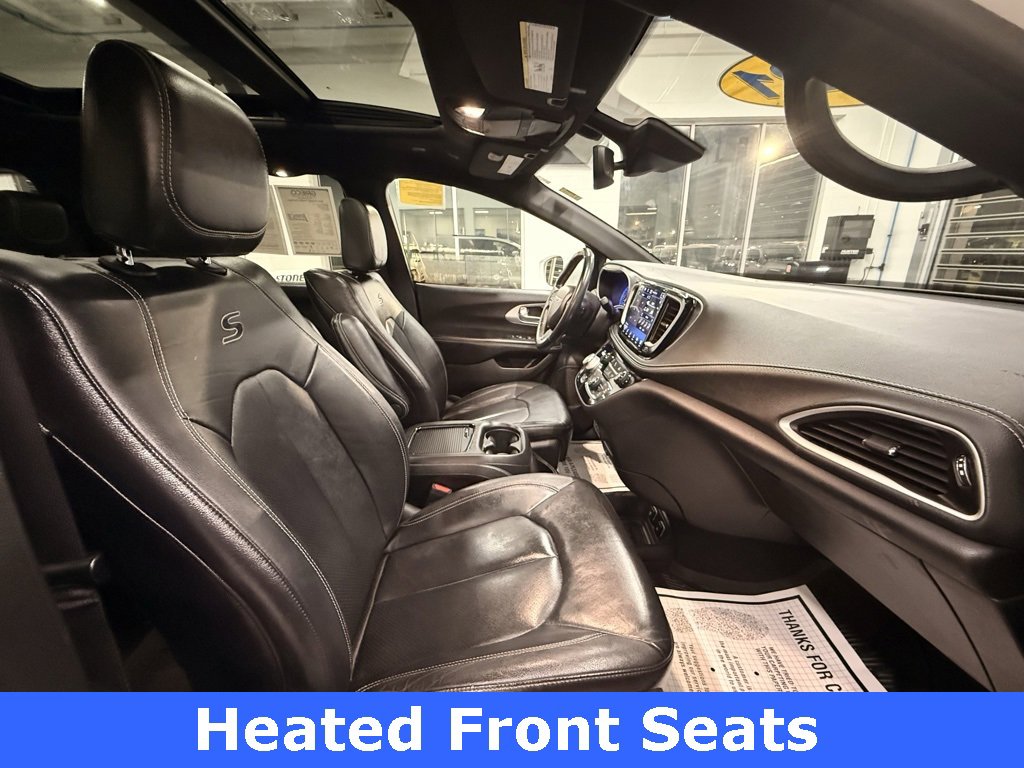 Used 2021 Chrysler Pacifica Touring-L w/ Uconnect Theater Family Group image 13