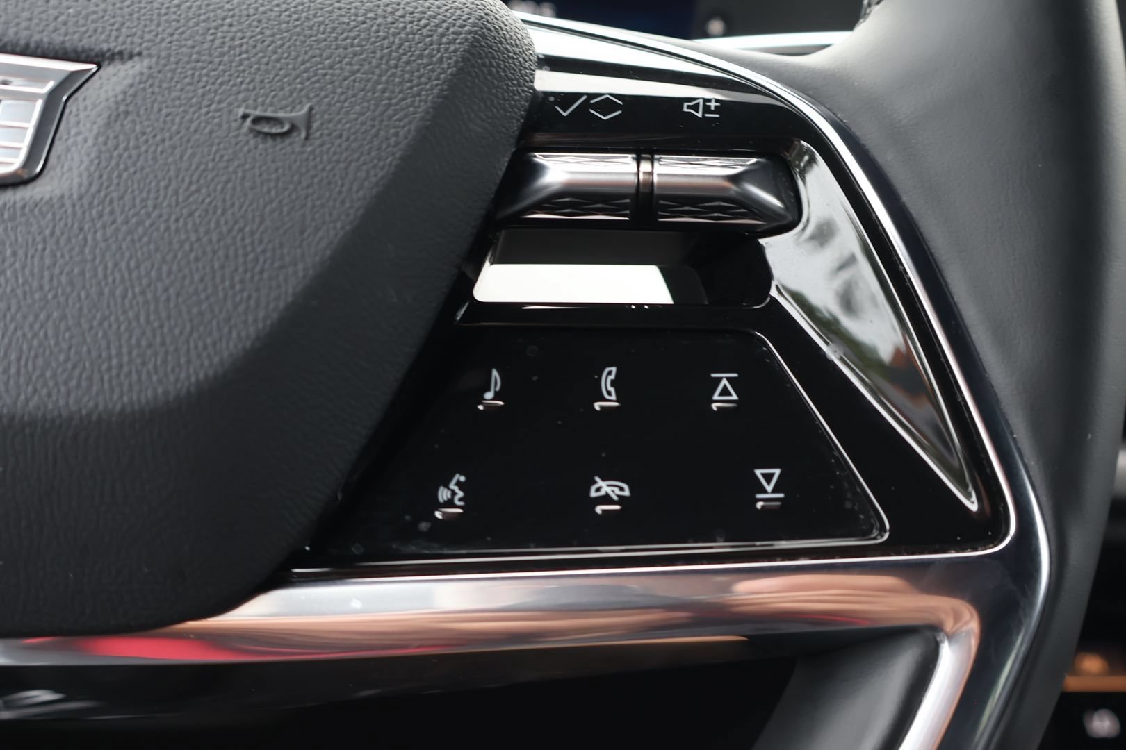 Certified 2026 Cadillac Vistiq Luxury AWD/4WD image 23