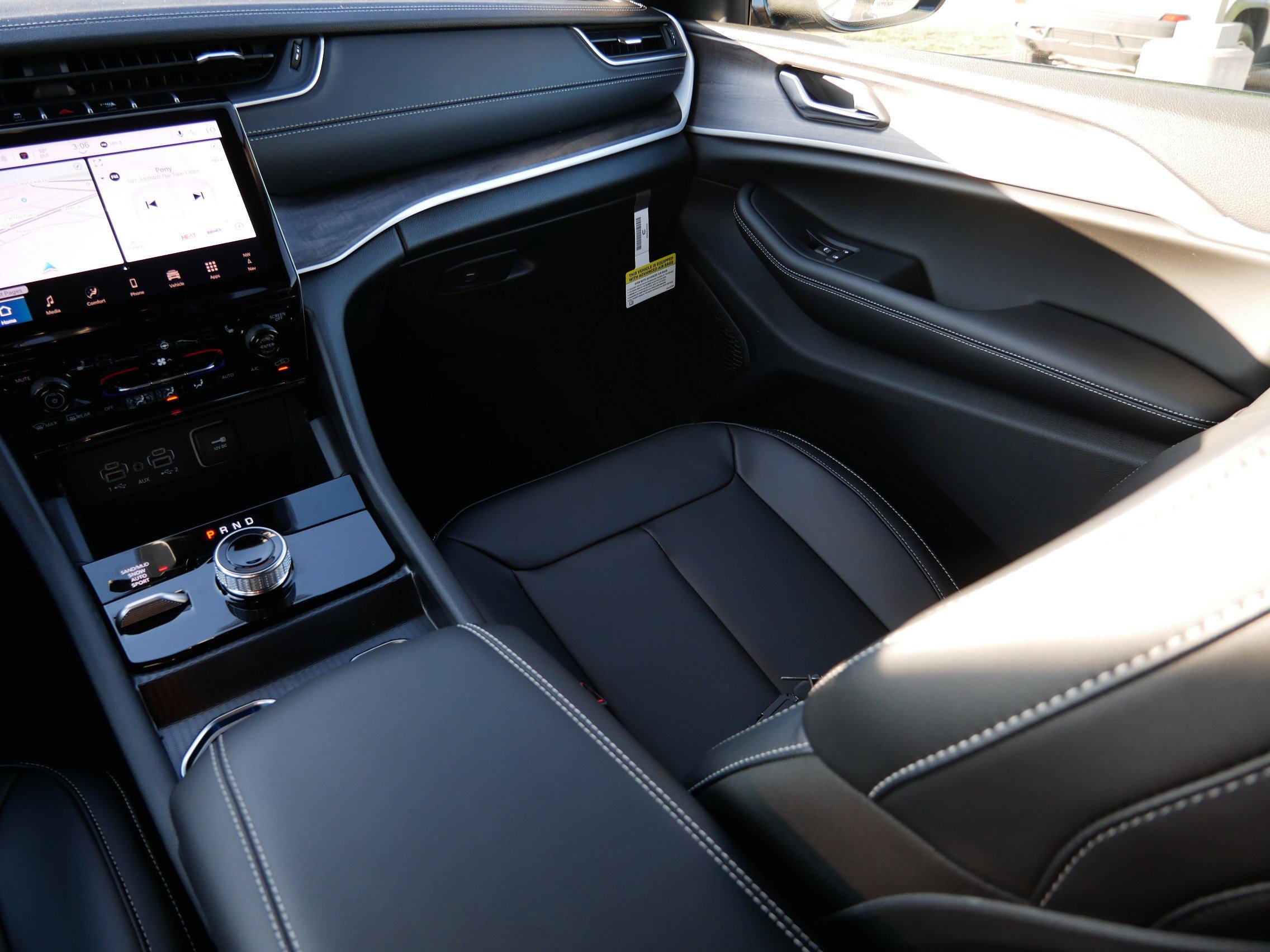 New 2025 Jeep Grand Cherokee L Limited image 11