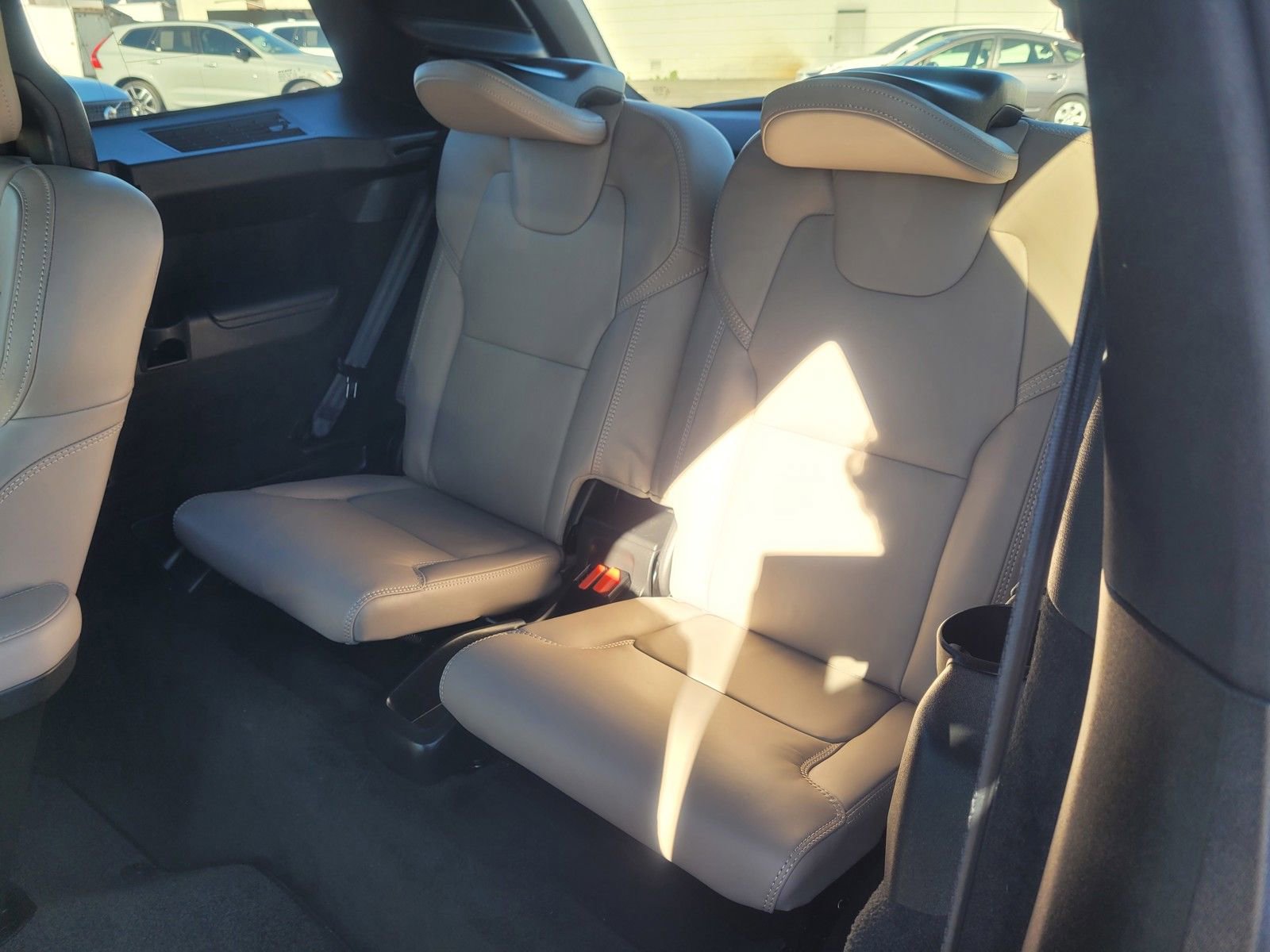 Certified 2025 Volvo XC90 T8 Ultra AWD/4WD image 12