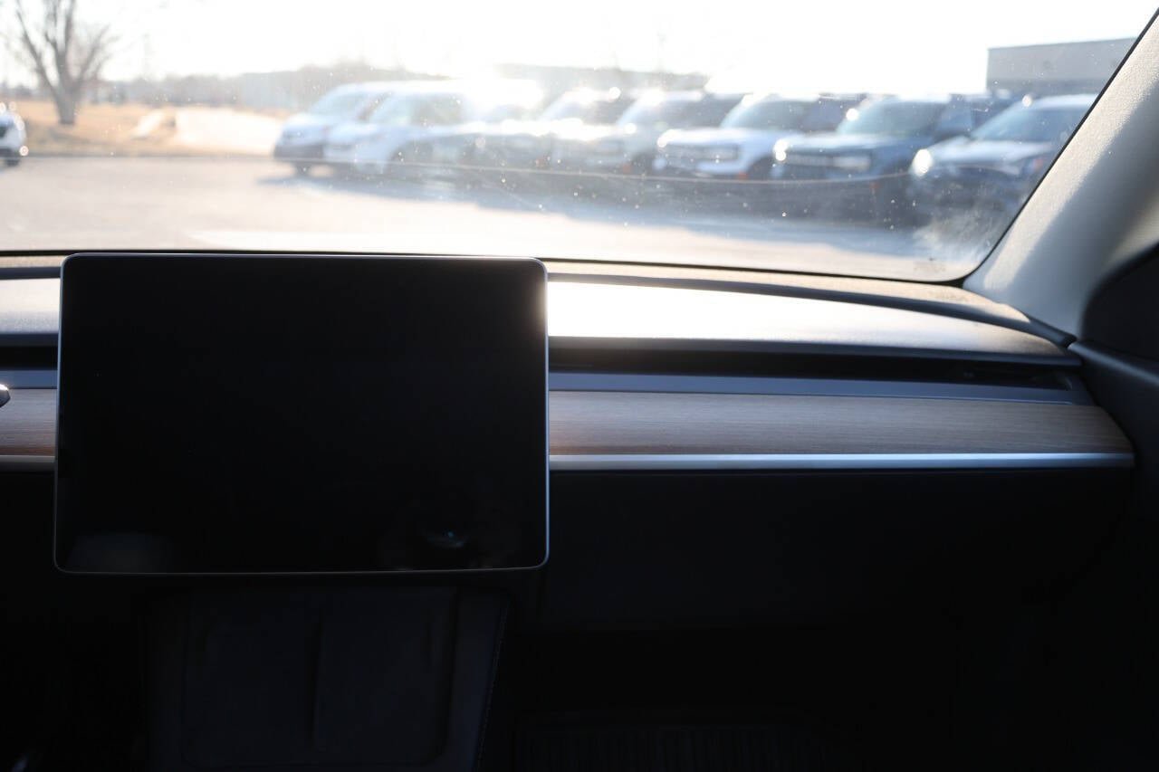 Used 2022 Tesla Model Y Long Range image 21