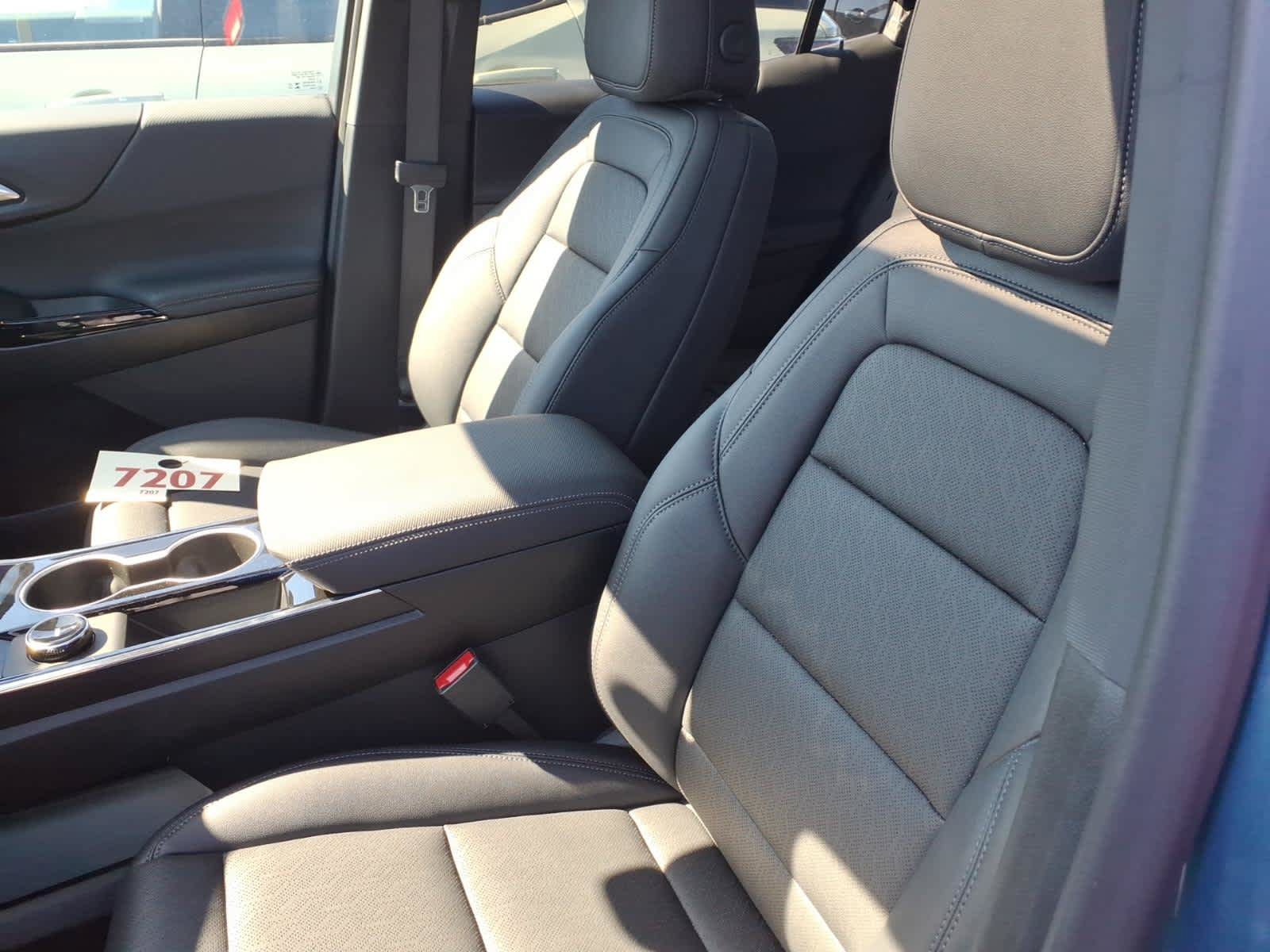 New 2026 Chevrolet Equinox LT w/ Convenience Package II AWD/4WD image 4