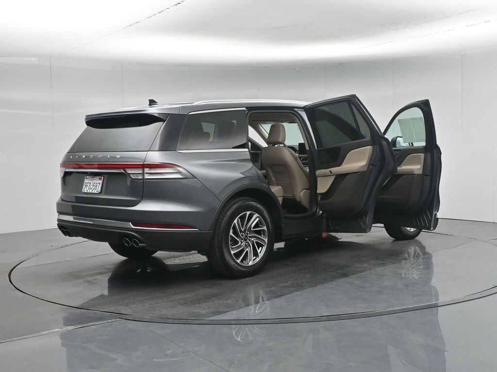 Used 2023 Lincoln Aviator Standard image 31