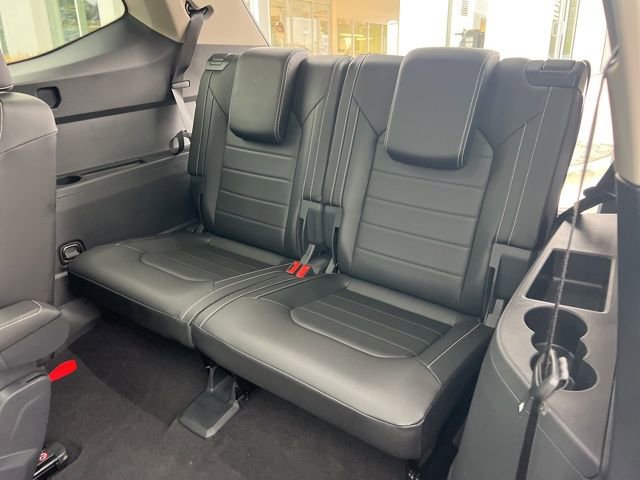 Certified 2025 Volkswagen Atlas SEL image 33