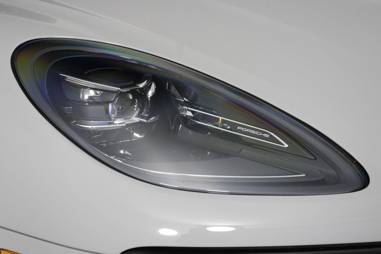 Certified 2025 Porsche Macan image 28