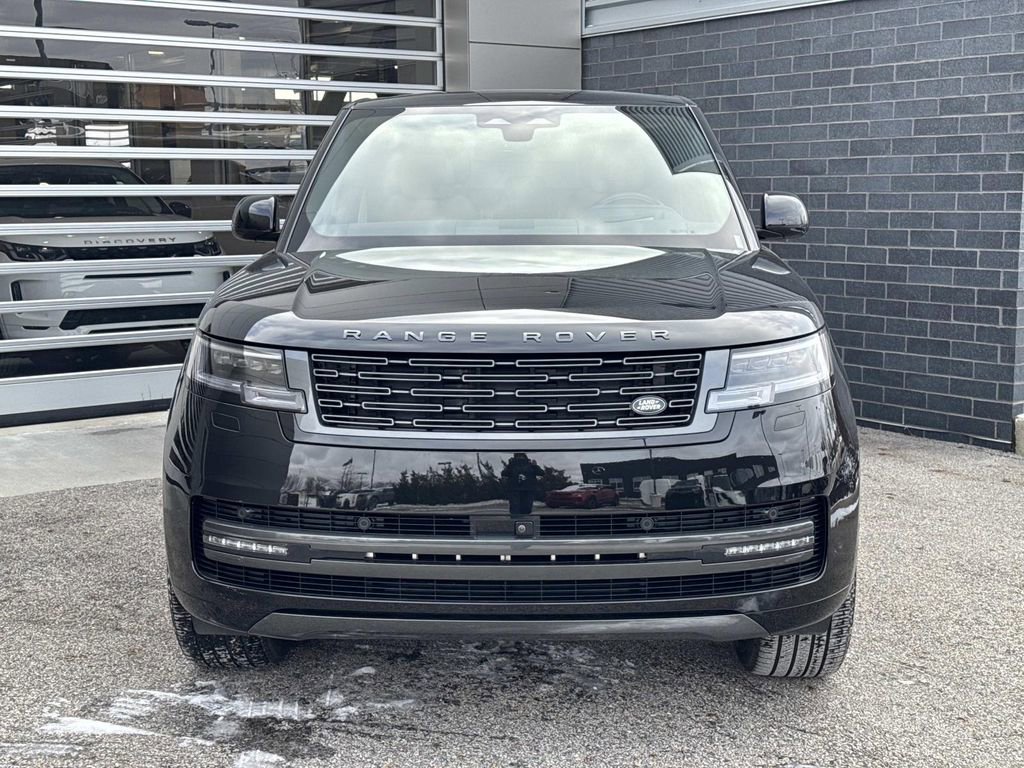 Certified 2025 Land Rover Range Rover SE image 2