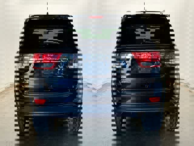 Used 2012 Jeep Grand Cherokee Laredo w/ Laredo E Group AWD/4WD image 4