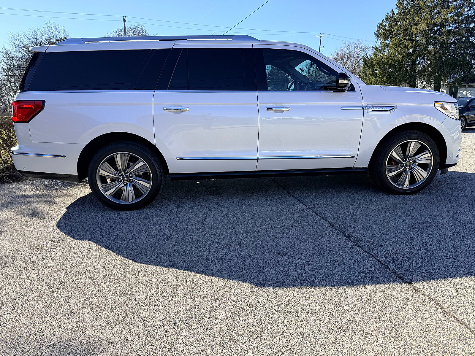 Used 2018 Lincoln Navigator L Reserve w/ Technology Package image 3