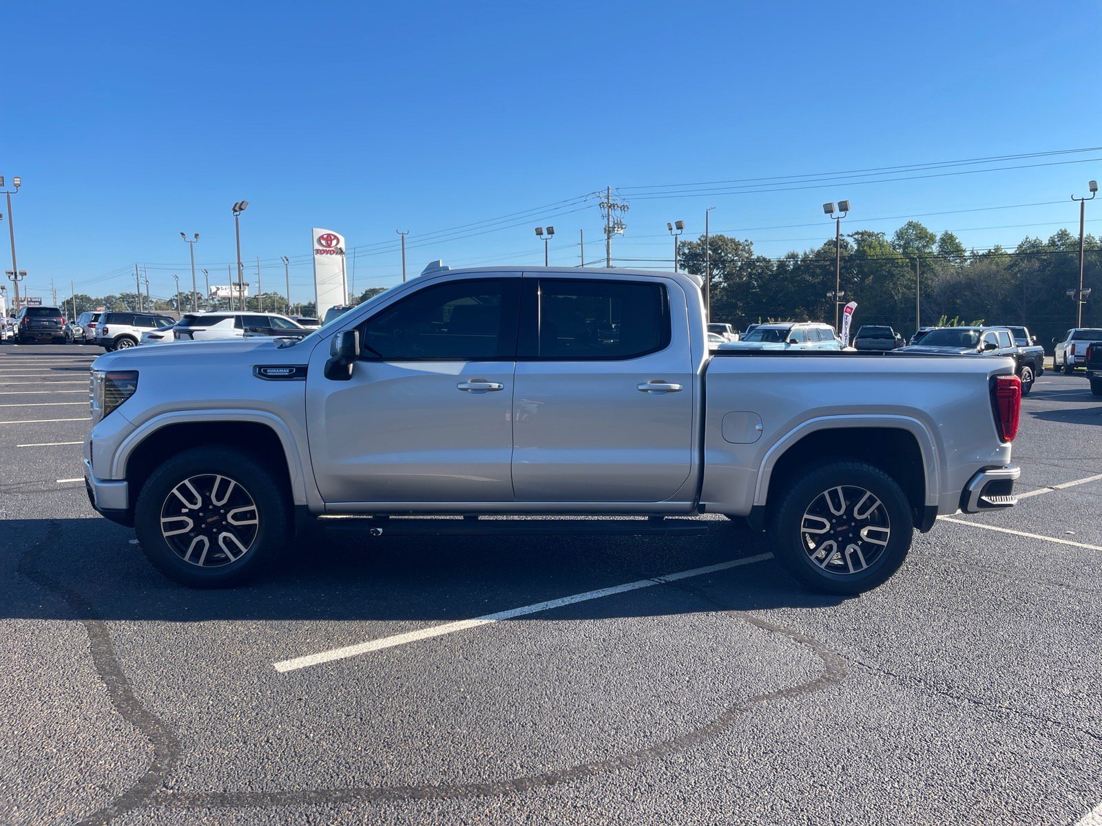 Used 2022 GMC Sierra 1500 AT4 w/ Technology Package AWD/4WD image 13