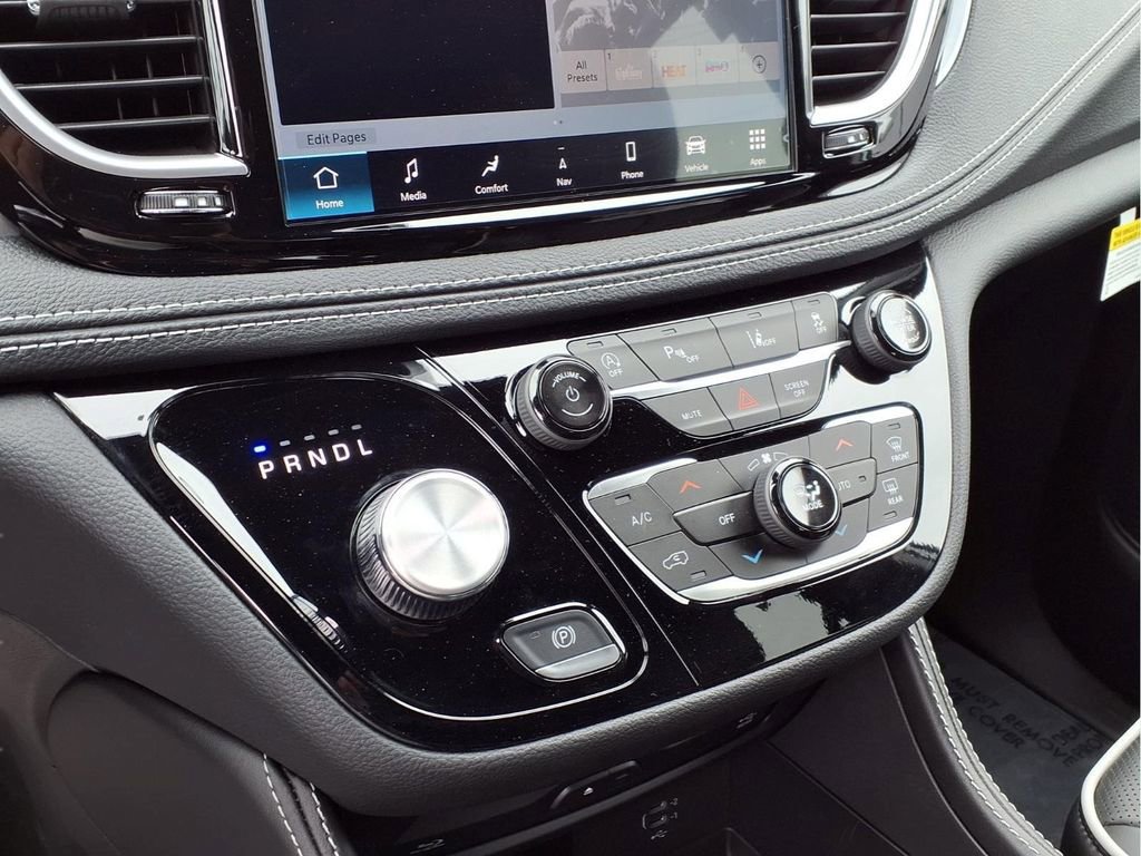 New 2026 Chrysler Pacifica Limited w/ Uconnect Theater Family Group AWD/4WD image 5
