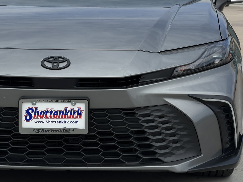 Used 2025 Toyota Camry SE w/ Convenience Package FWD image 8