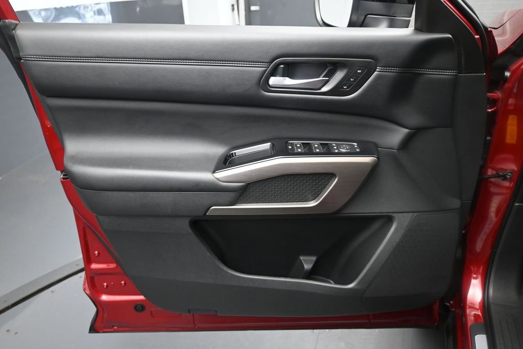 Used 2024 Nissan Pathfinder Platinum FWD image 21