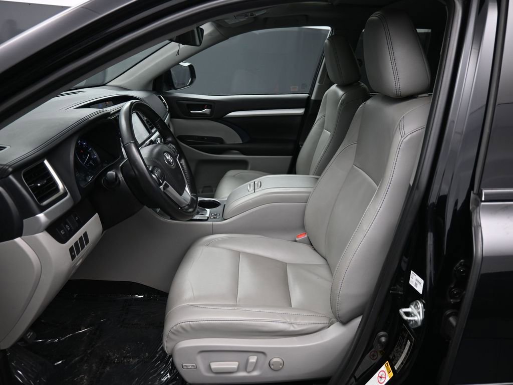 Certified 2019 Toyota Highlander XLE AWD/4WD image 19