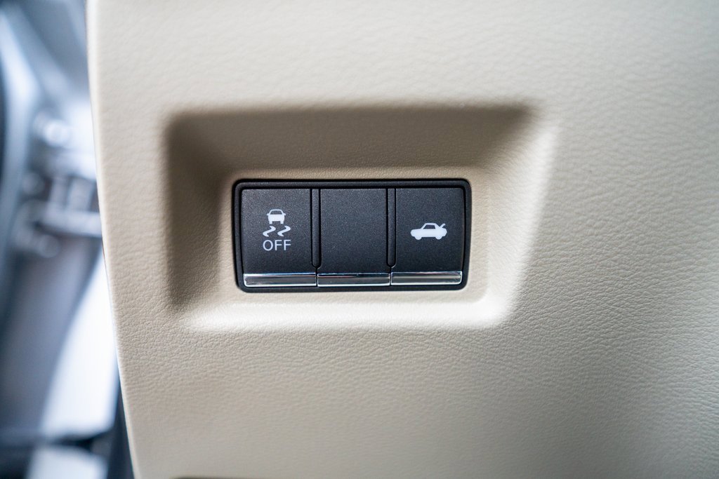 Used 2015 INFINITI Q50 Premium w/ Navigation Package image 24