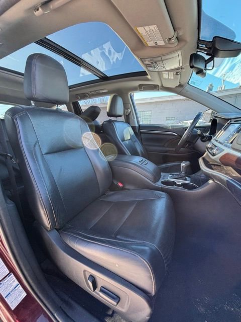 Used 2015 Toyota Highlander Limited Platinum image 15