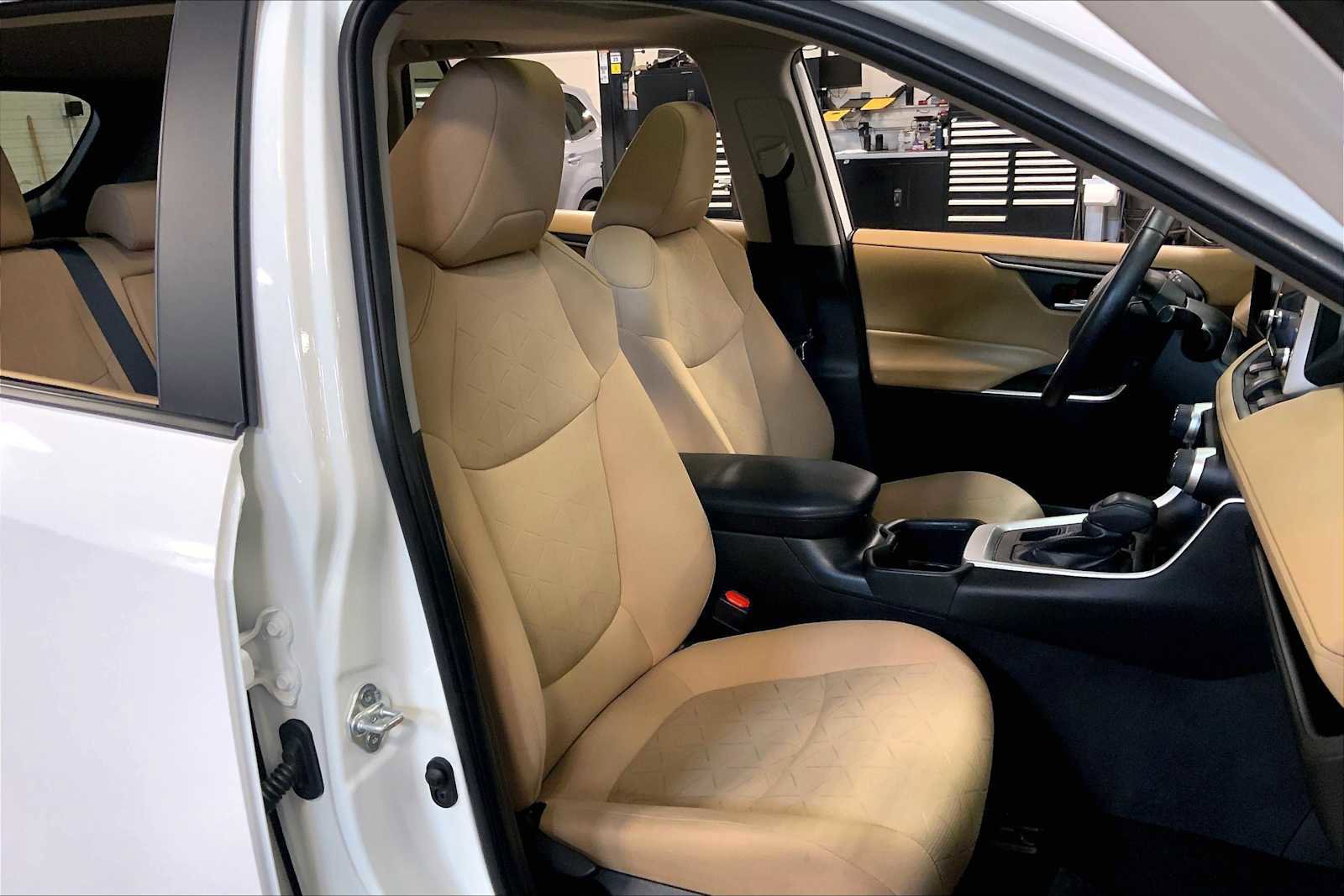 Used 2022 Toyota RAV4 XLE w/ Convenience Package image 8
