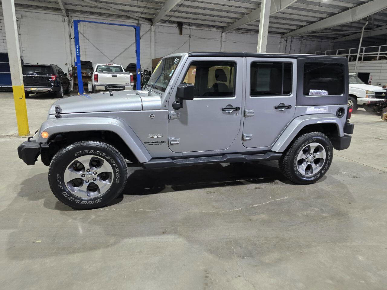 Used 2017 Jeep Wrangler Unlimited Sahara w/ Connectivity Group image 4