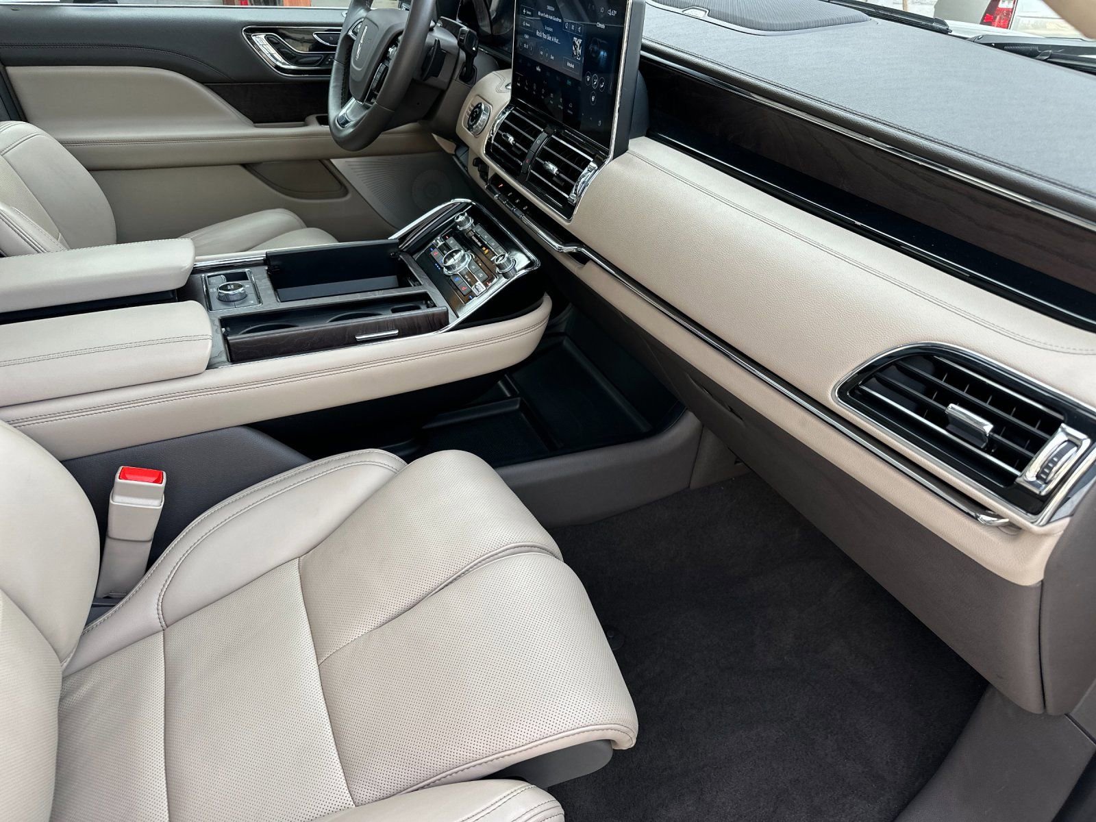 Used 2024 Lincoln Navigator L Reserve AWD/4WD image 19