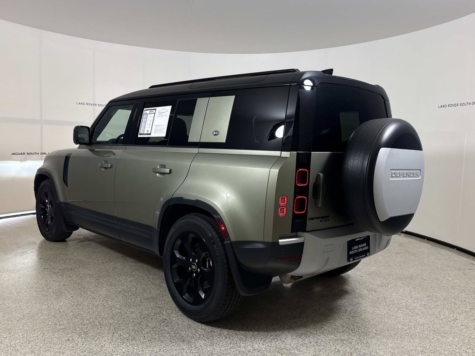 Used 2020 Land Rover Defender 110 SE AWD/4WD image 3