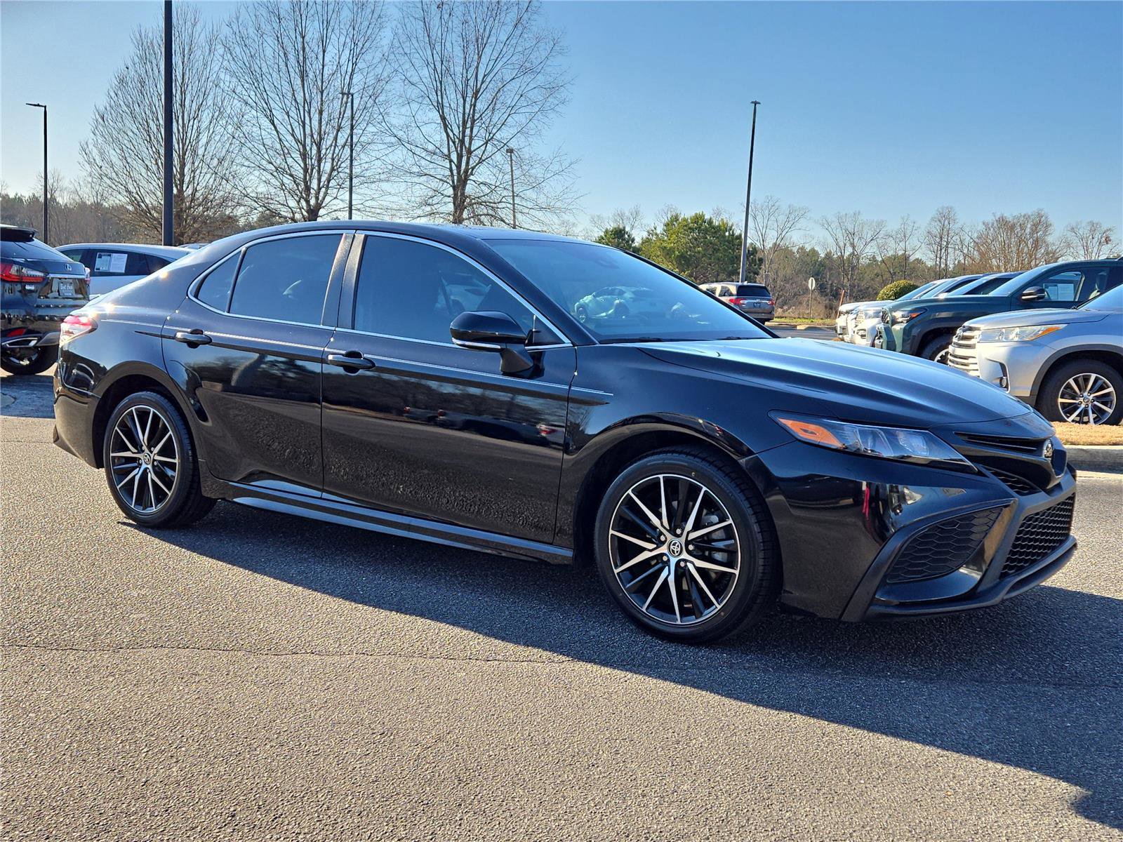 Used 2024 Toyota Camry SE w/ Cold Weather Package image 5