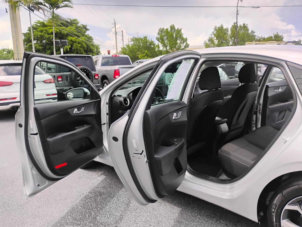 Used 2021 Kia Forte LXS FWD image 28