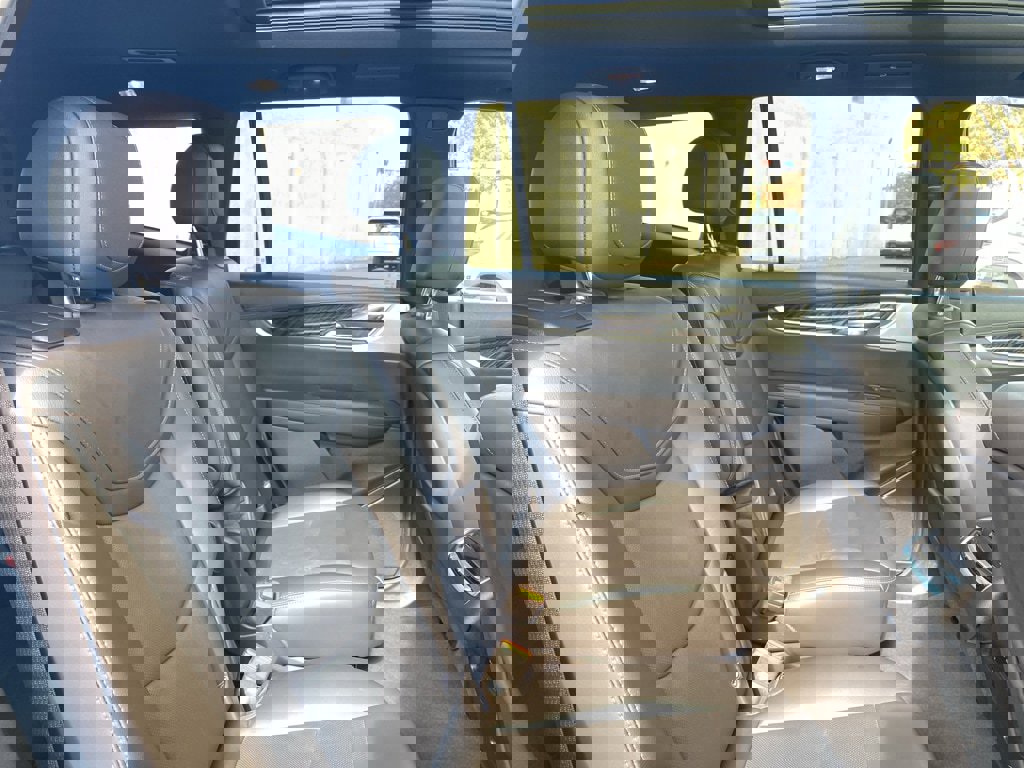 Used 2025 Cadillac XT6 Premium Luxury image 22