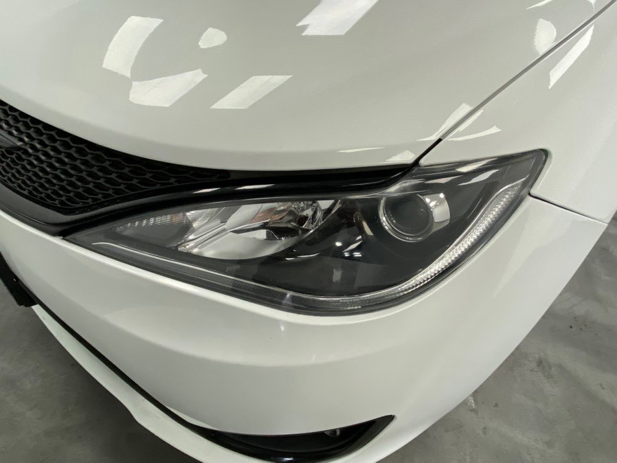 Used 2018 Chrysler Pacifica Limited w/ S Appearance Package FWD image 11