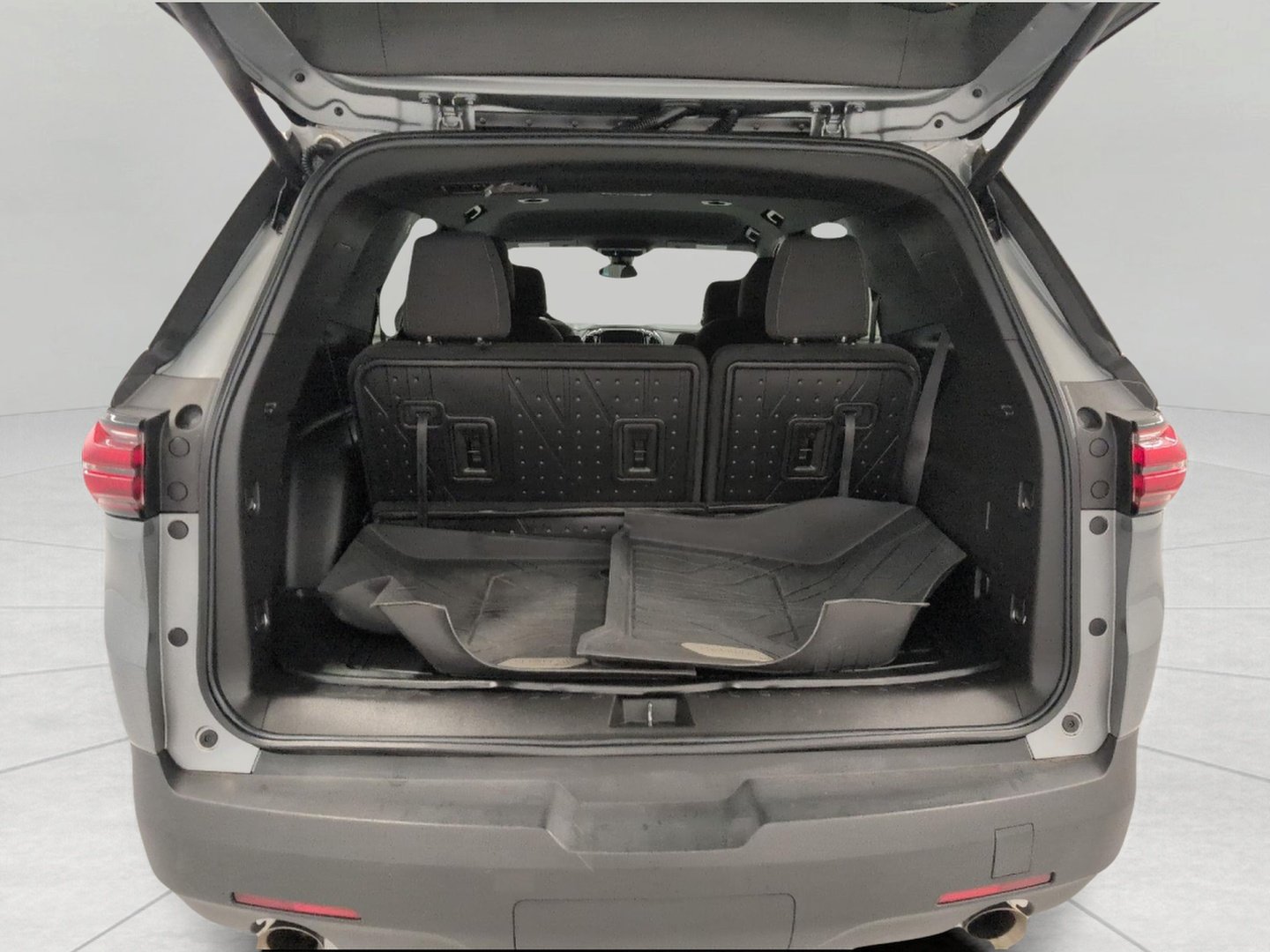 Used 2023 Chevrolet Traverse LT w/ LPO, Floor Liner Package AWD/4WD image 16