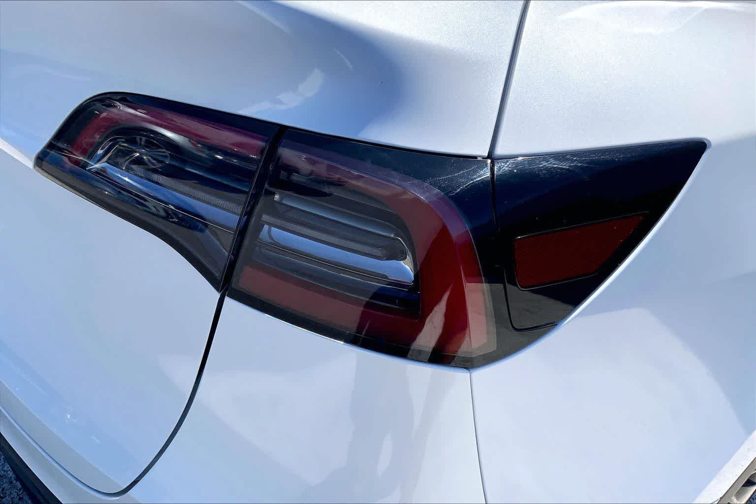 Used 2025 Tesla Model Y Long Range RWD image 32