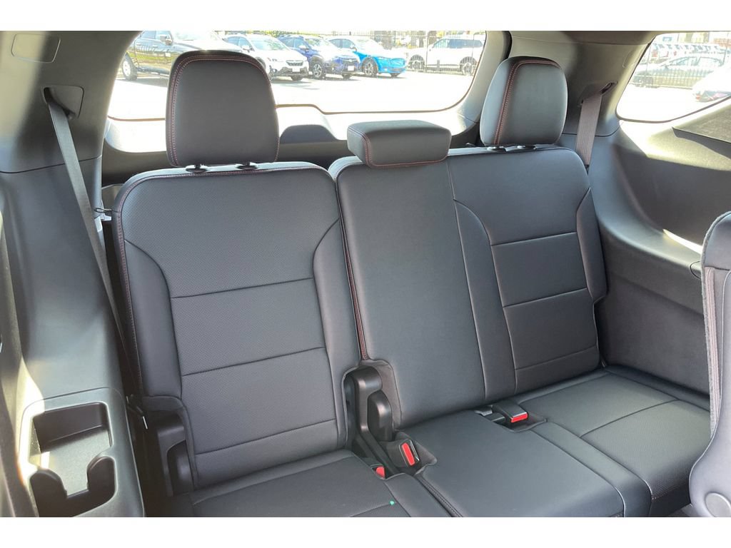 Used 2026 Chevrolet Traverse RS w/ LPO, Cargo Package FWD image 19